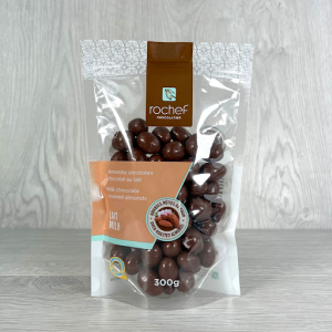 Amandes rôties au four enrobées de chocolat au lait